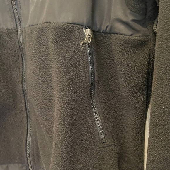 The North Face Men's Black Performance Jacket - Picture 3 of 7